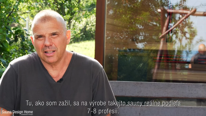 za kulisami